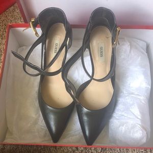 Black strap he pumps super cute size 8